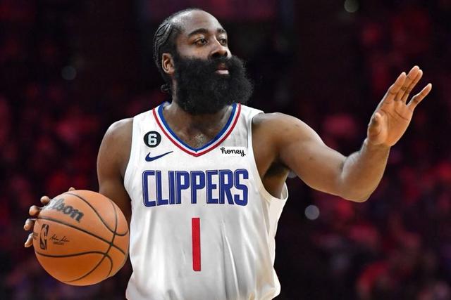 特罗萨德本场数据：1射门1射正，对抗9胜6，10次夺回球权Sofascore1天前16回复